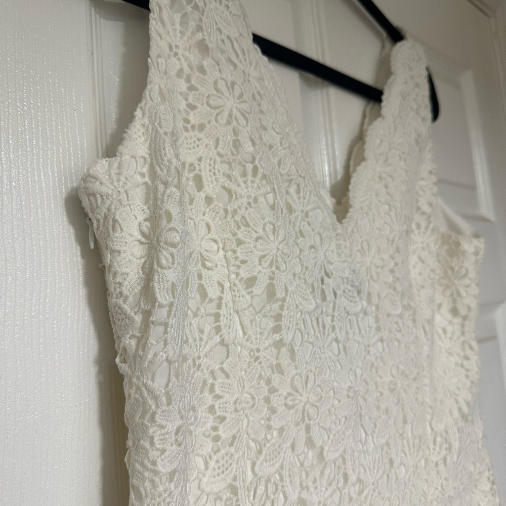 NWT Ann Taylor Scalloped Lace Dress Winter White, Size 6